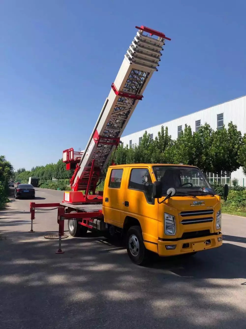 茂县附近的云梯车出租服务：轻松解决高空作业需求